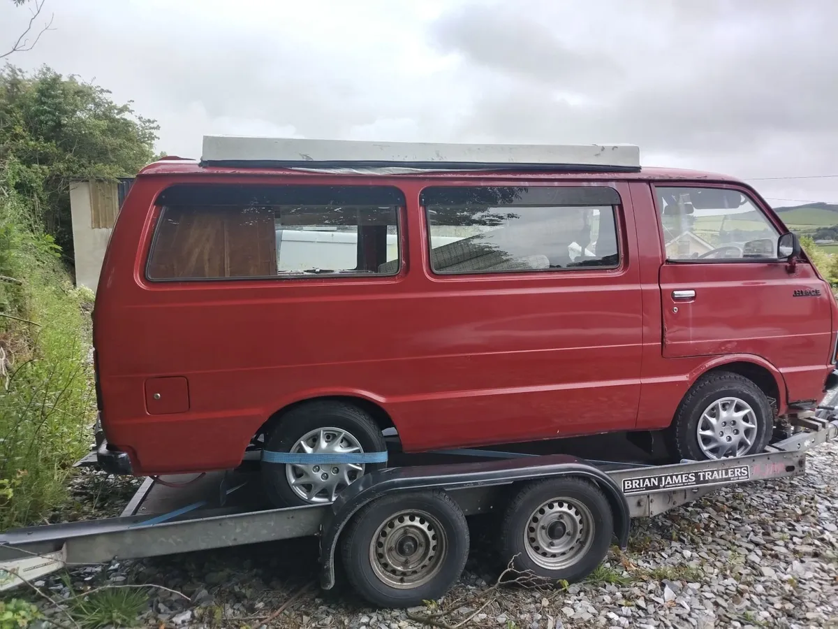 Toyota HiAce 1980 - Image 2