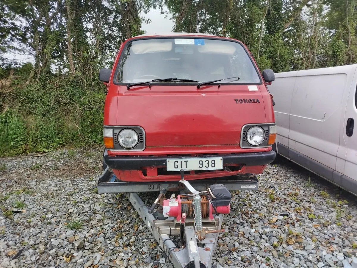 Toyota HiAce 1980 - Image 1