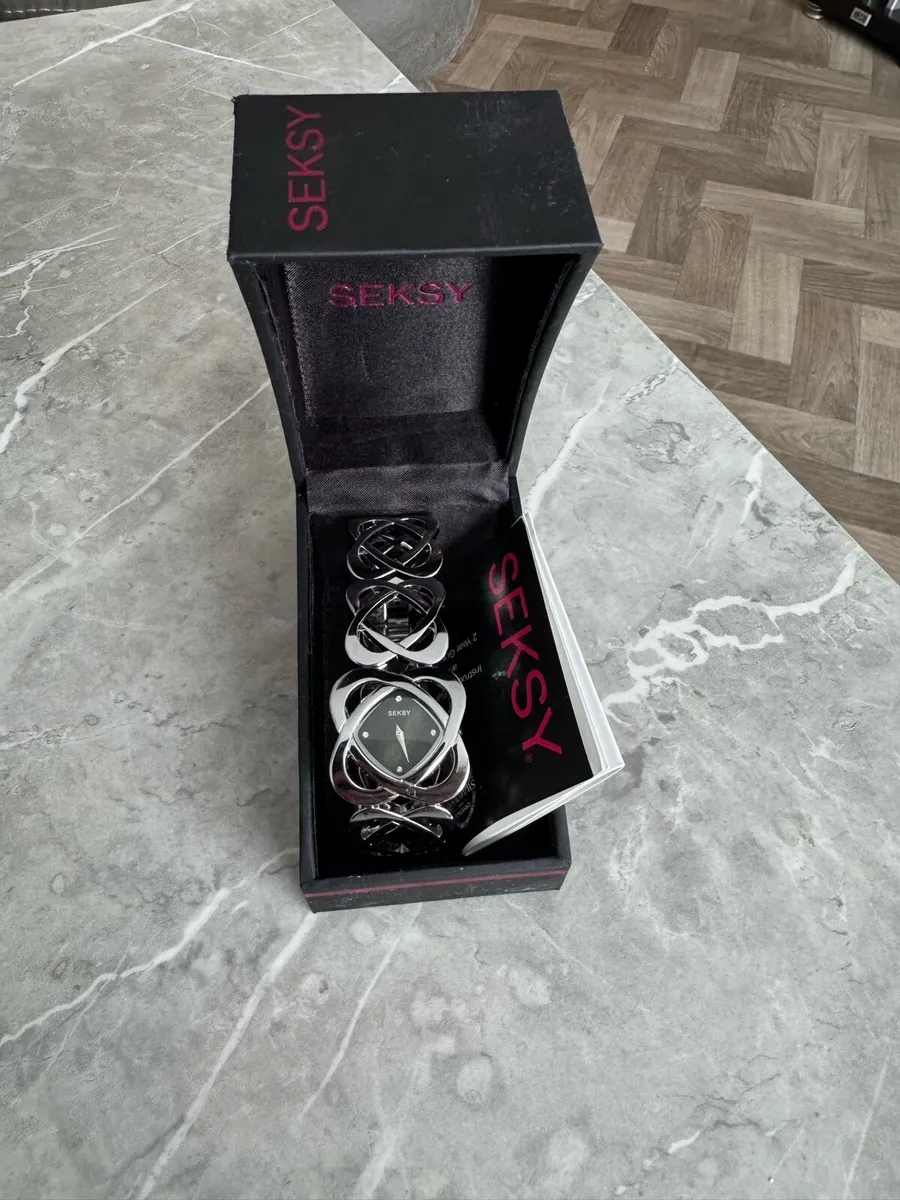 Women watch - Image 1