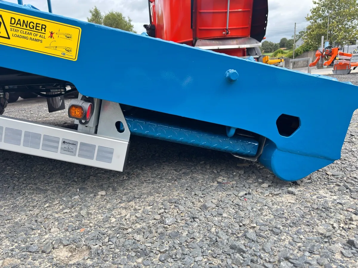 New Kane Hydraulic beavertail low loaders - Image 4