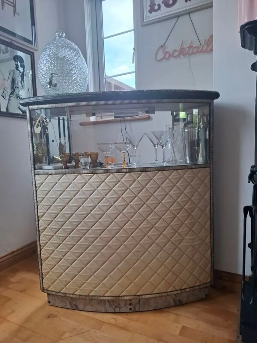 vintage bar with 2 stools - Image 2