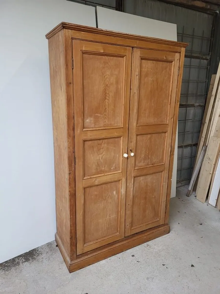 Antique wardrobe - Image 1