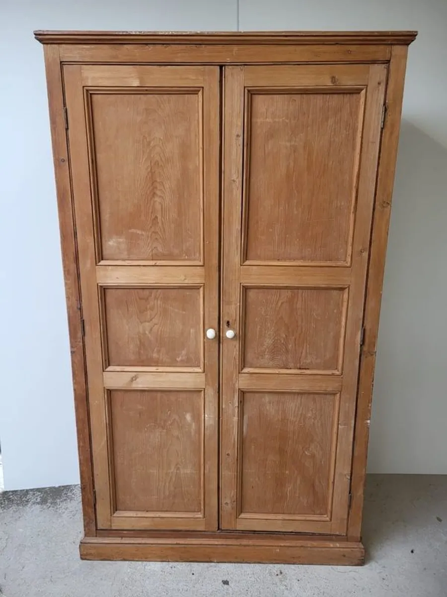 Antique wardrobe - Image 2