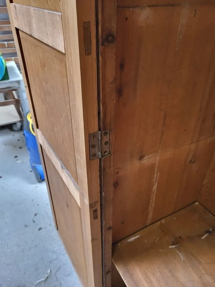 Antique wardrobe - Image 4