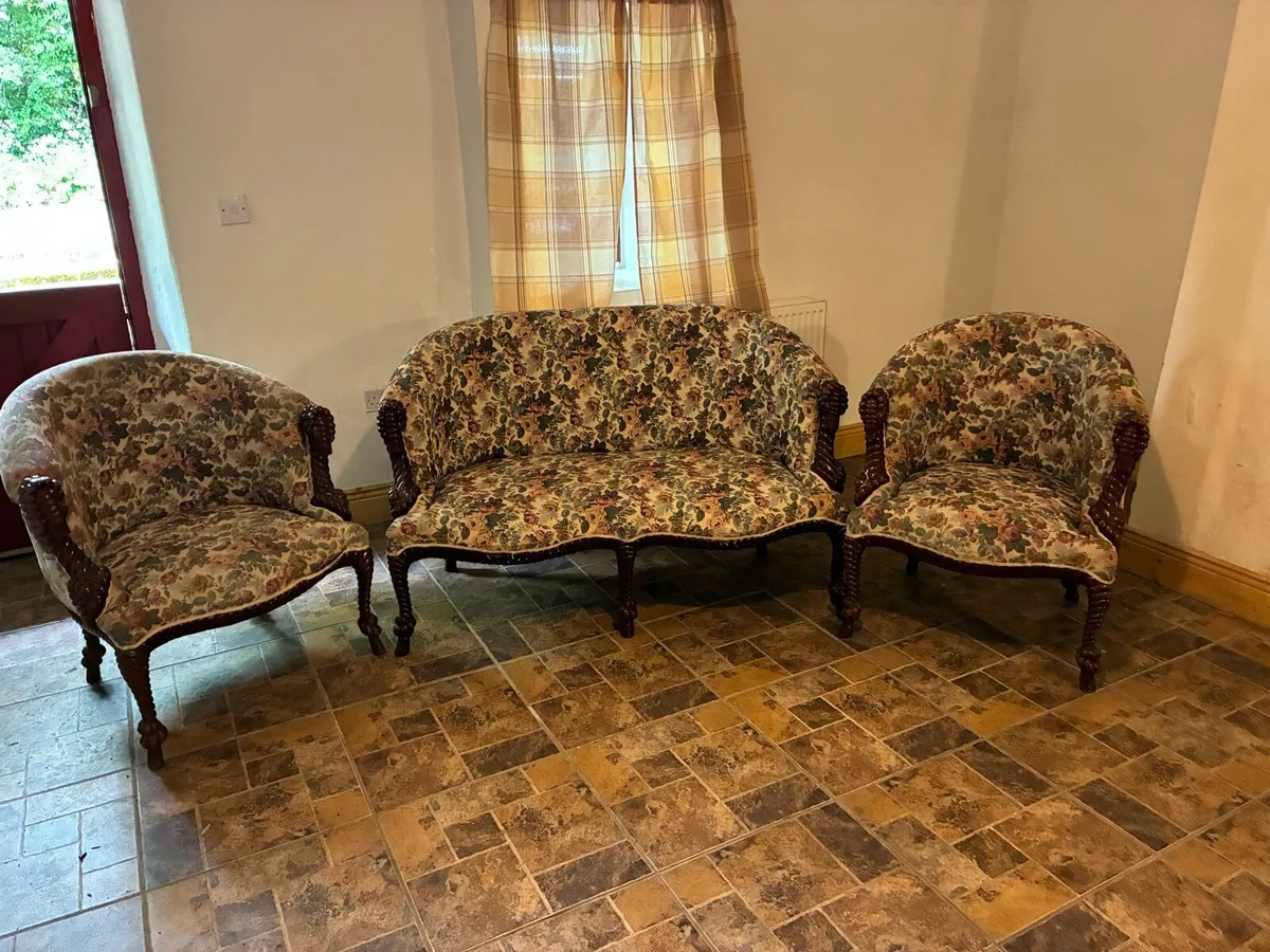 3 seater couch and 2 chairs - Image 3