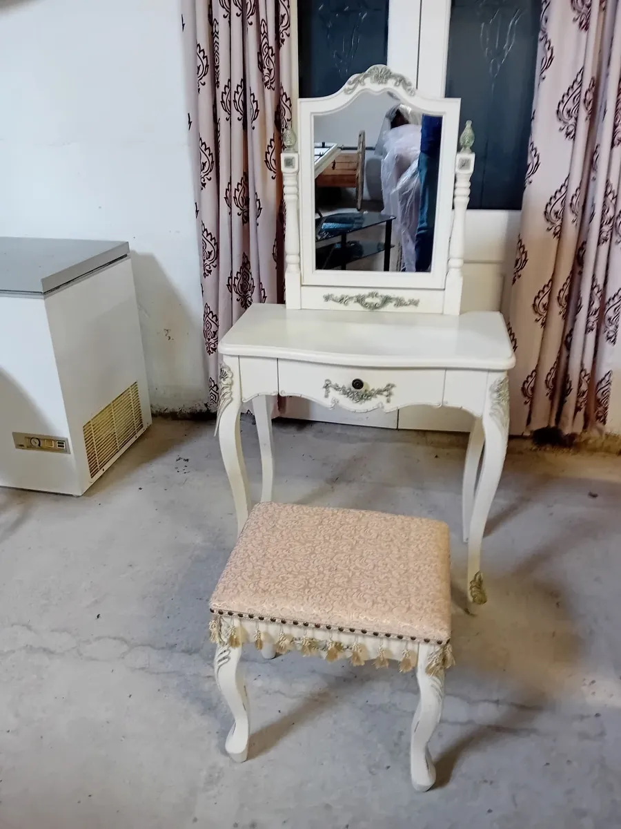 Antique dressing table