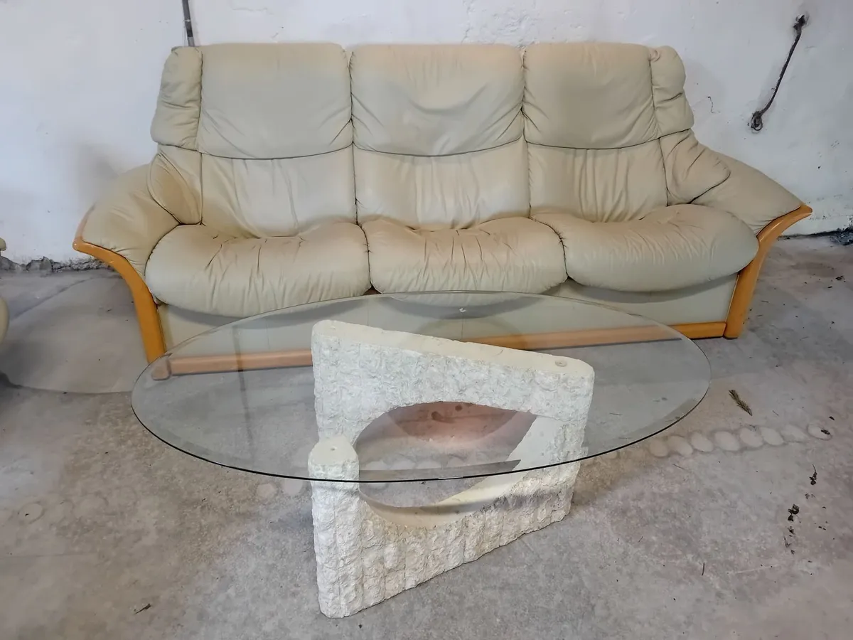 Glass table - Image 1