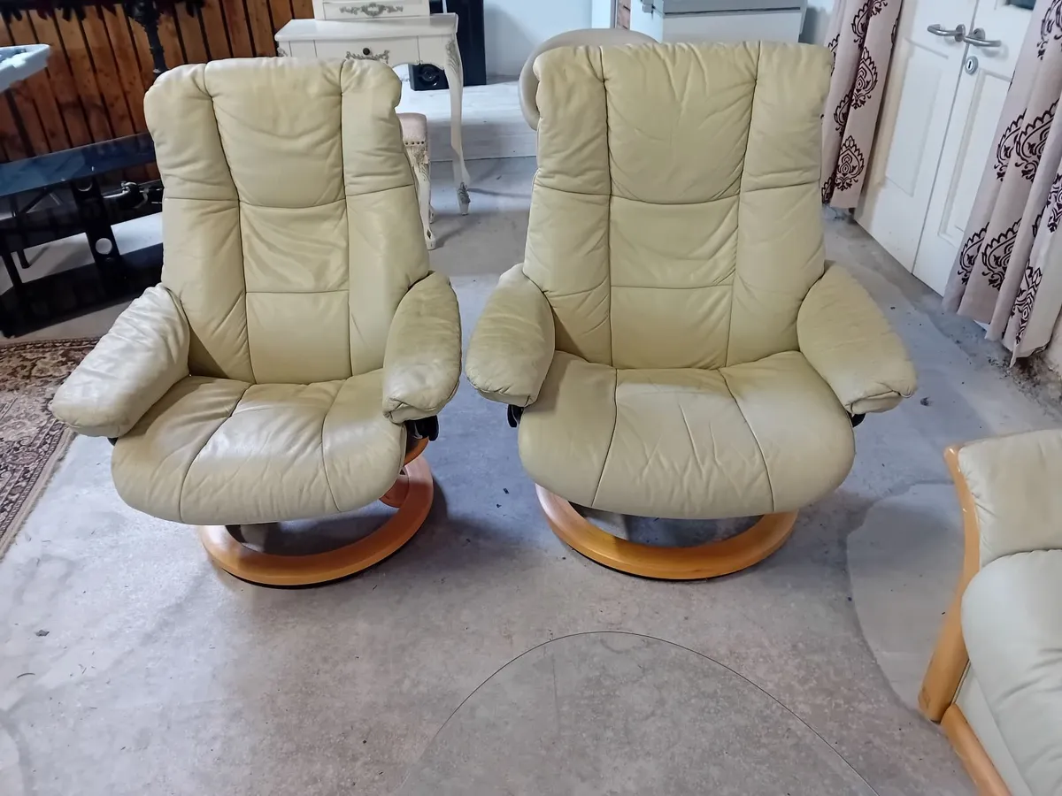 Leather couch three piece suite - Image 2
