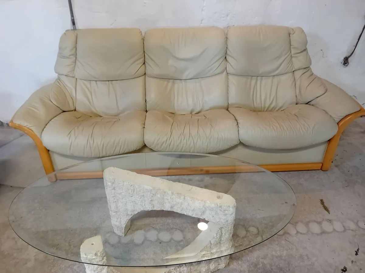 Leather couch three piece suite - Image 3