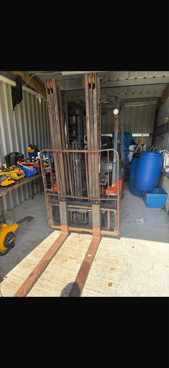 Toyota gas forklift - Image 2