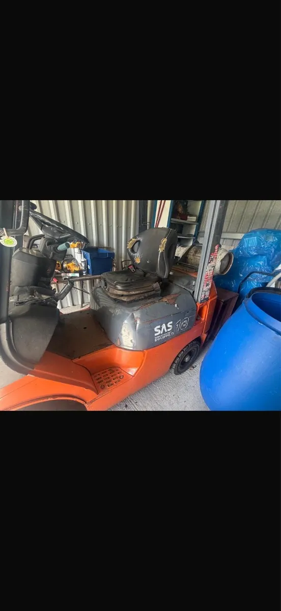 Toyota gas forklift - Image 4