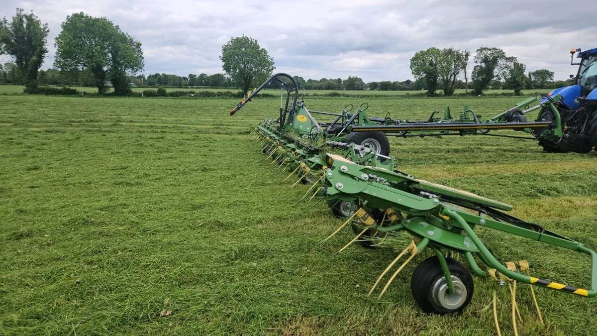 Only way manage wet grass 👌👌 - Image 4