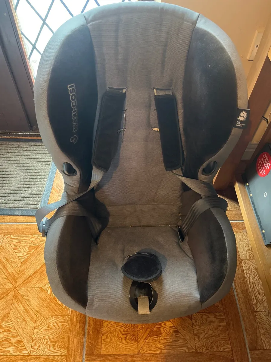 2 Free maxi cosi child car seats - Image 1
