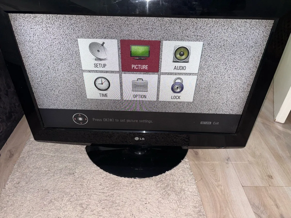 Lg 32 inch Tv - Image 1