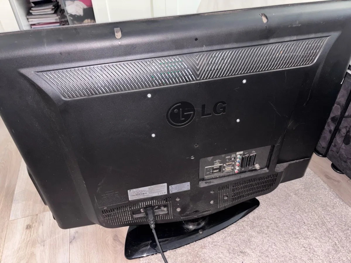 Lg 32 inch Tv - Image 2
