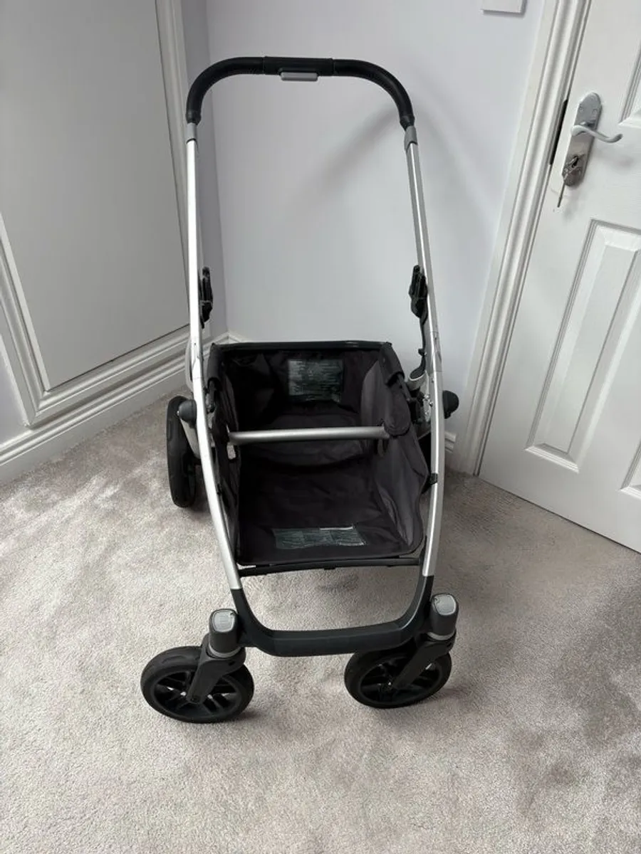 UPPAbaby Vista V2 Pushchair & Carrycot Bundle | Sierra plus mamas and papas footmuff - Image 3