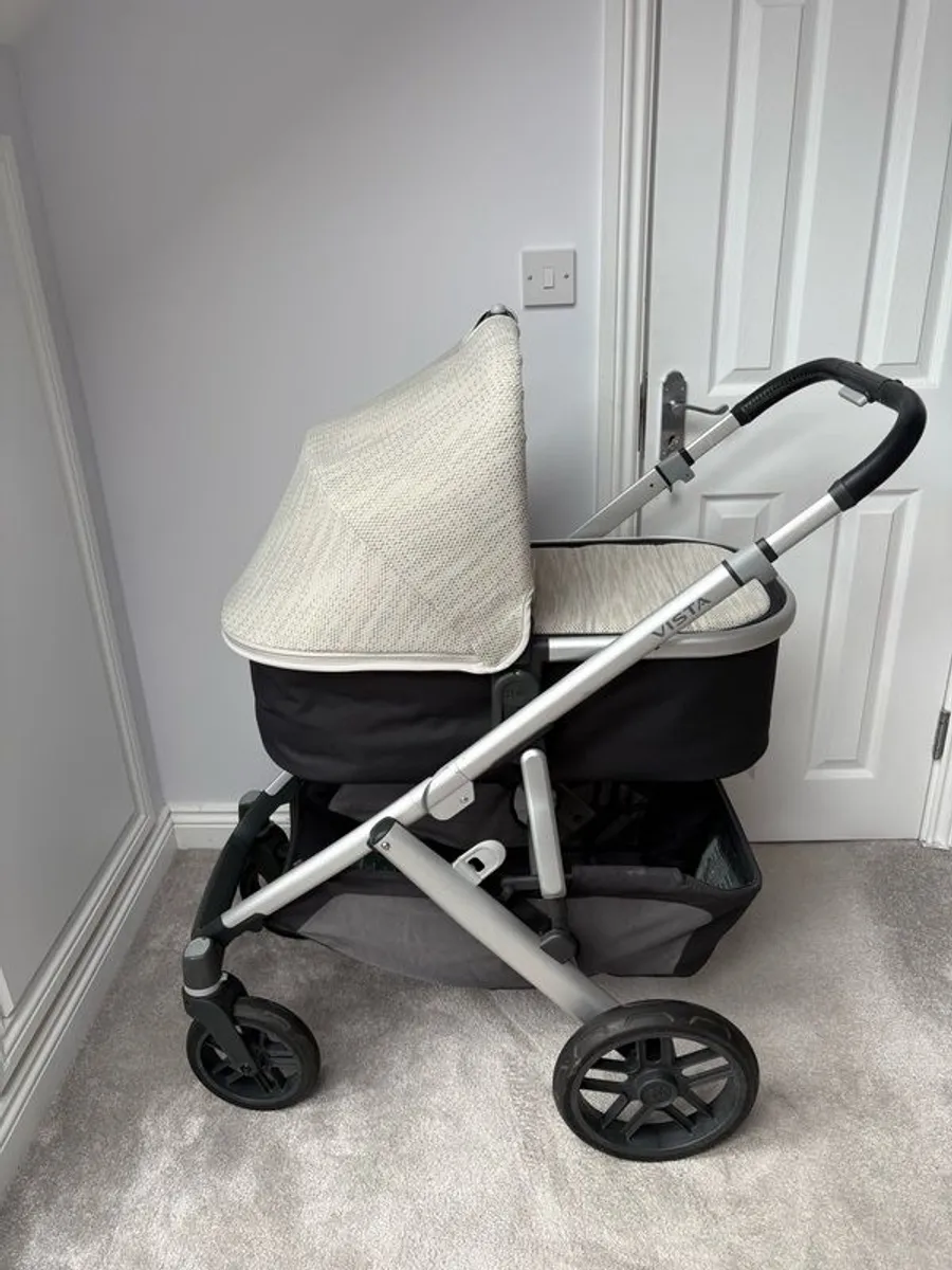 UPPAbaby Vista V2 Pushchair & Carrycot Bundle | Sierra plus mamas and papas footmuff - Image 1