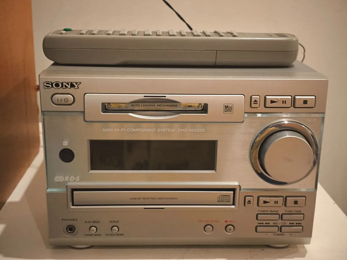 Sony DHC-MD333 Mini Hi-Fi System - Minidisc MD /CD - Image 1