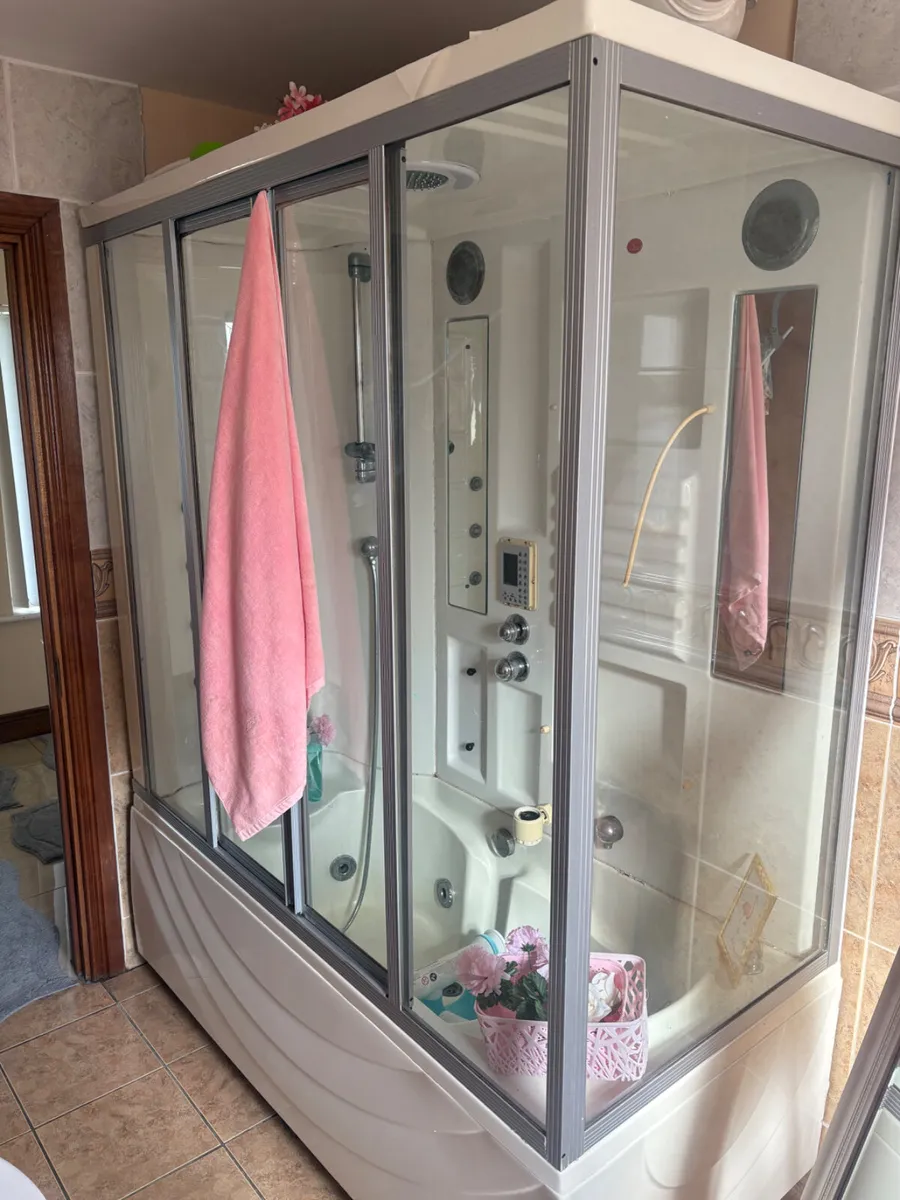 Shower Jacuzzi - Image 1