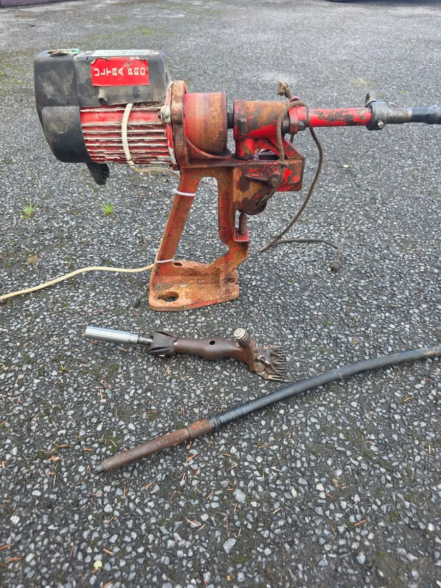 Sheep shearing machine
