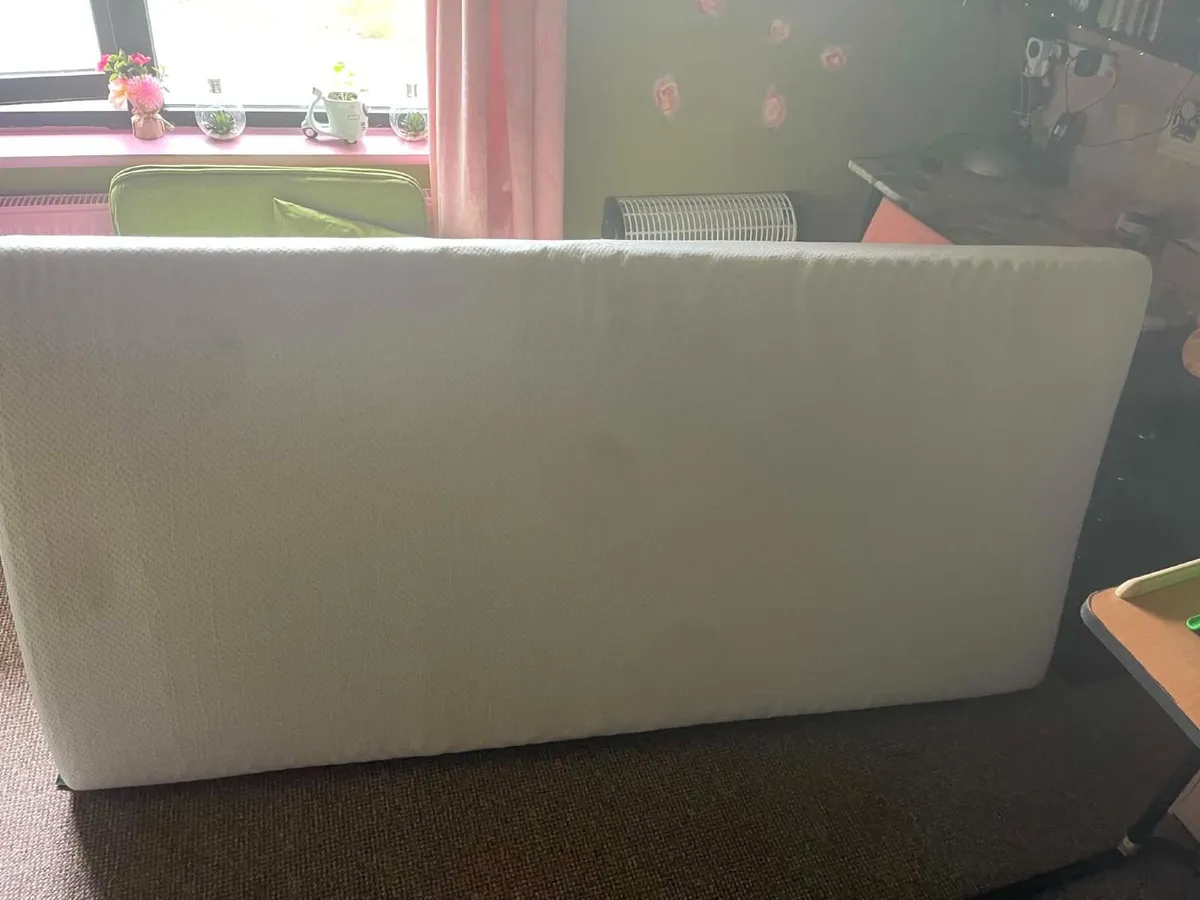 single memory foam mattress andd metal frame - Image 1