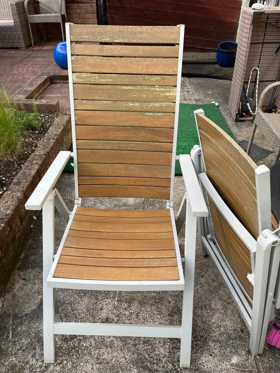 2 recliner garden chairs