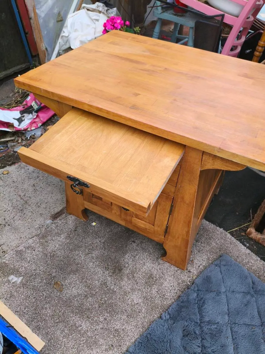 Table 2 ft 4 Inc across 2 ft high table,locker. - Image 3