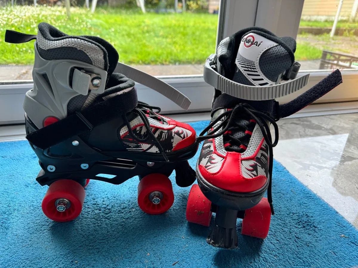 Roller blades + protection - Image 2