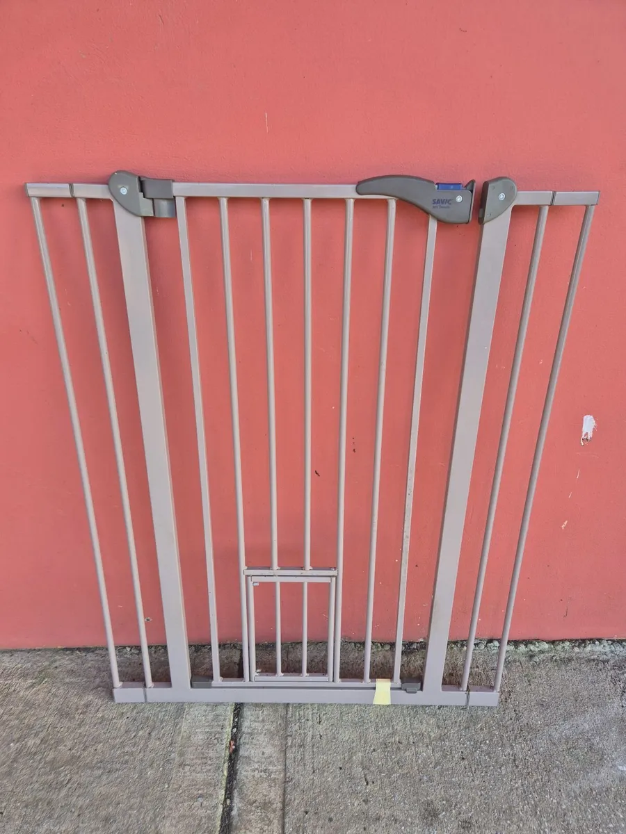 Dog barrier with cat door, Savic, used - Image 1