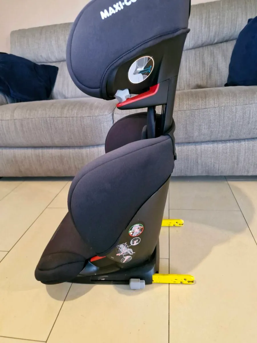 Maxi Cosi Isofix car seat - Image 3