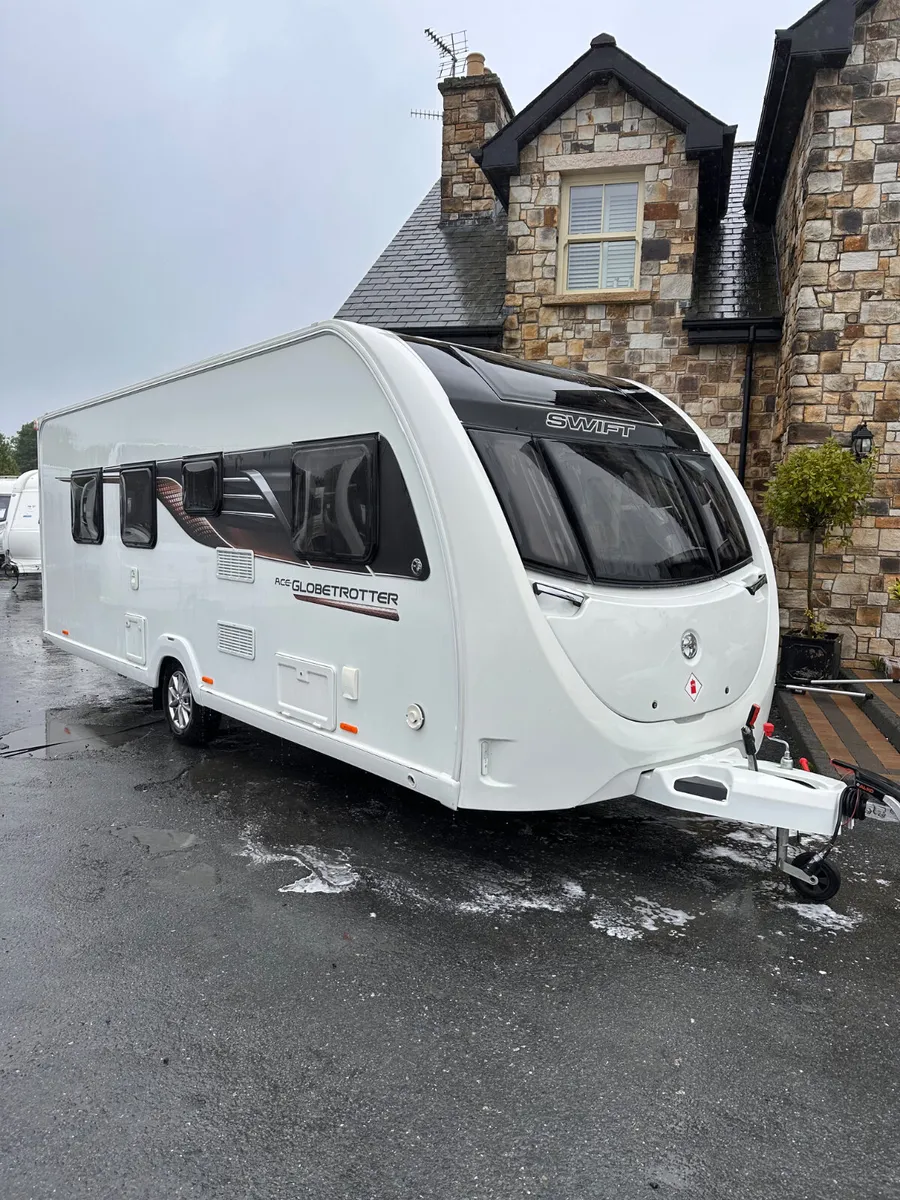 ✨2023 SWIFT ACE GLOBETROTTER 4 BERTH ISLAND BED✨ - Image 1