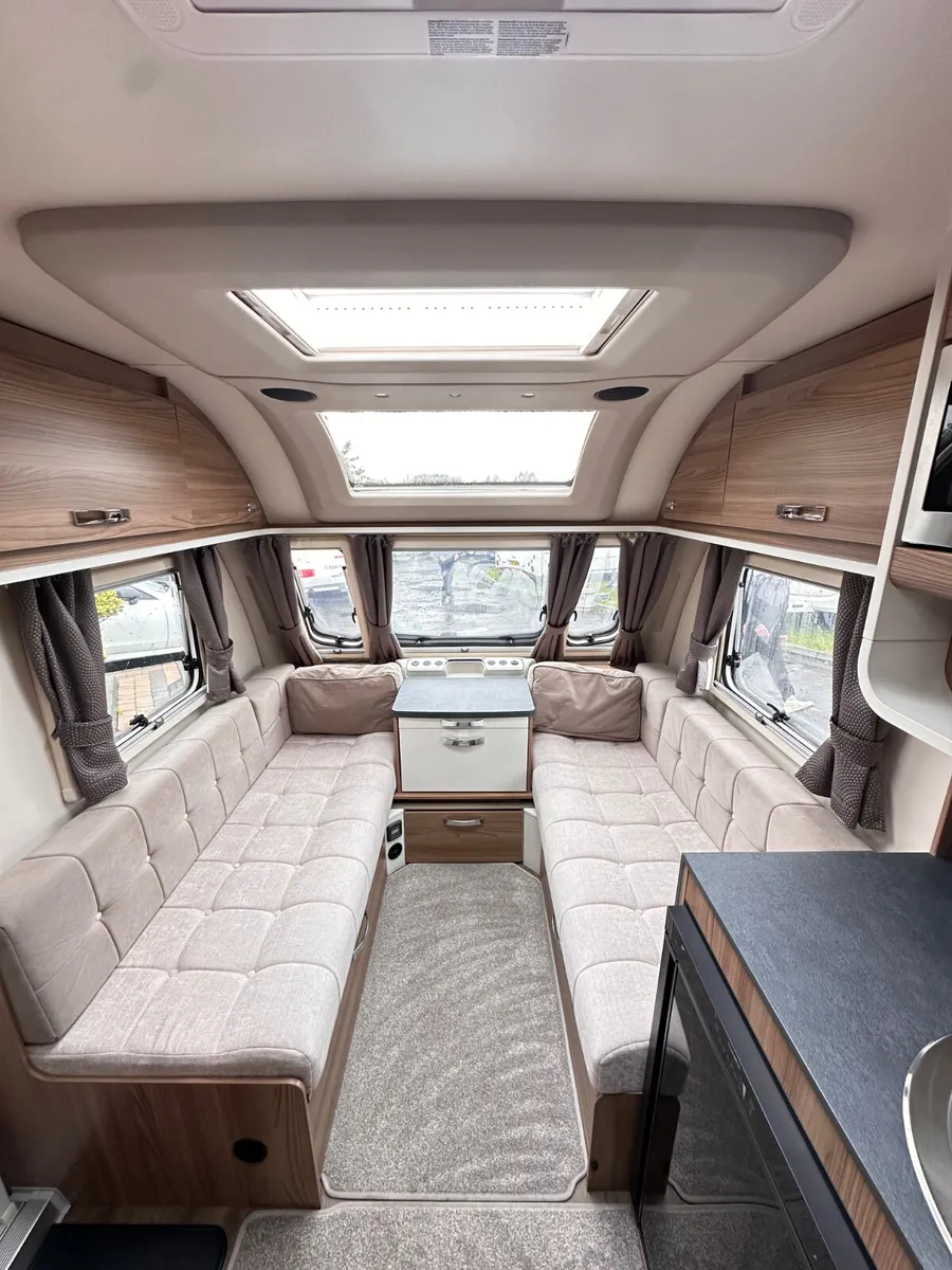✨2023 SWIFT ACE GLOBETROTTER 4 BERTH ISLAND BED✨ - Image 3
