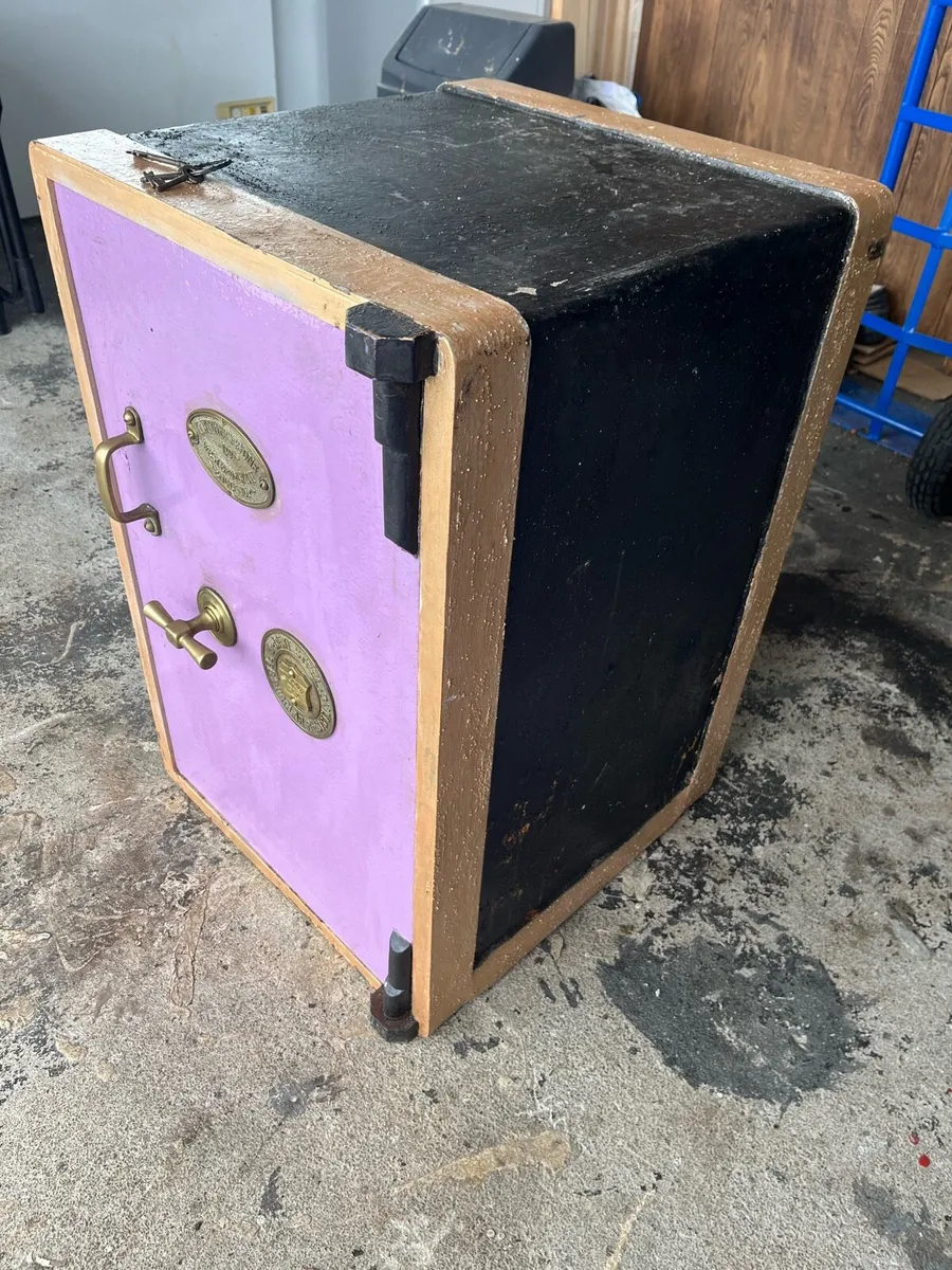 Antique safe - Image 3