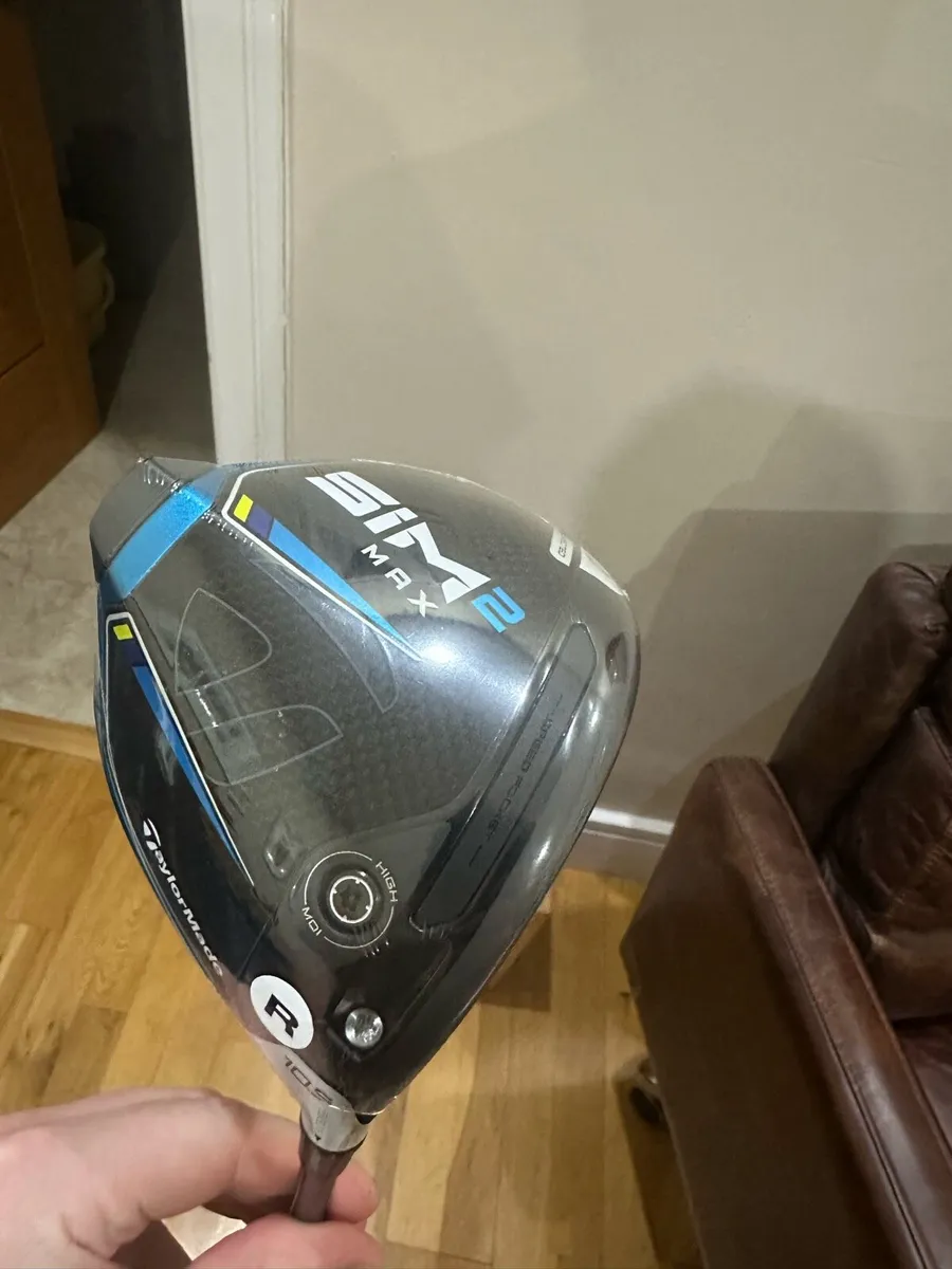Taylormade sim 2 max driver - Image 1