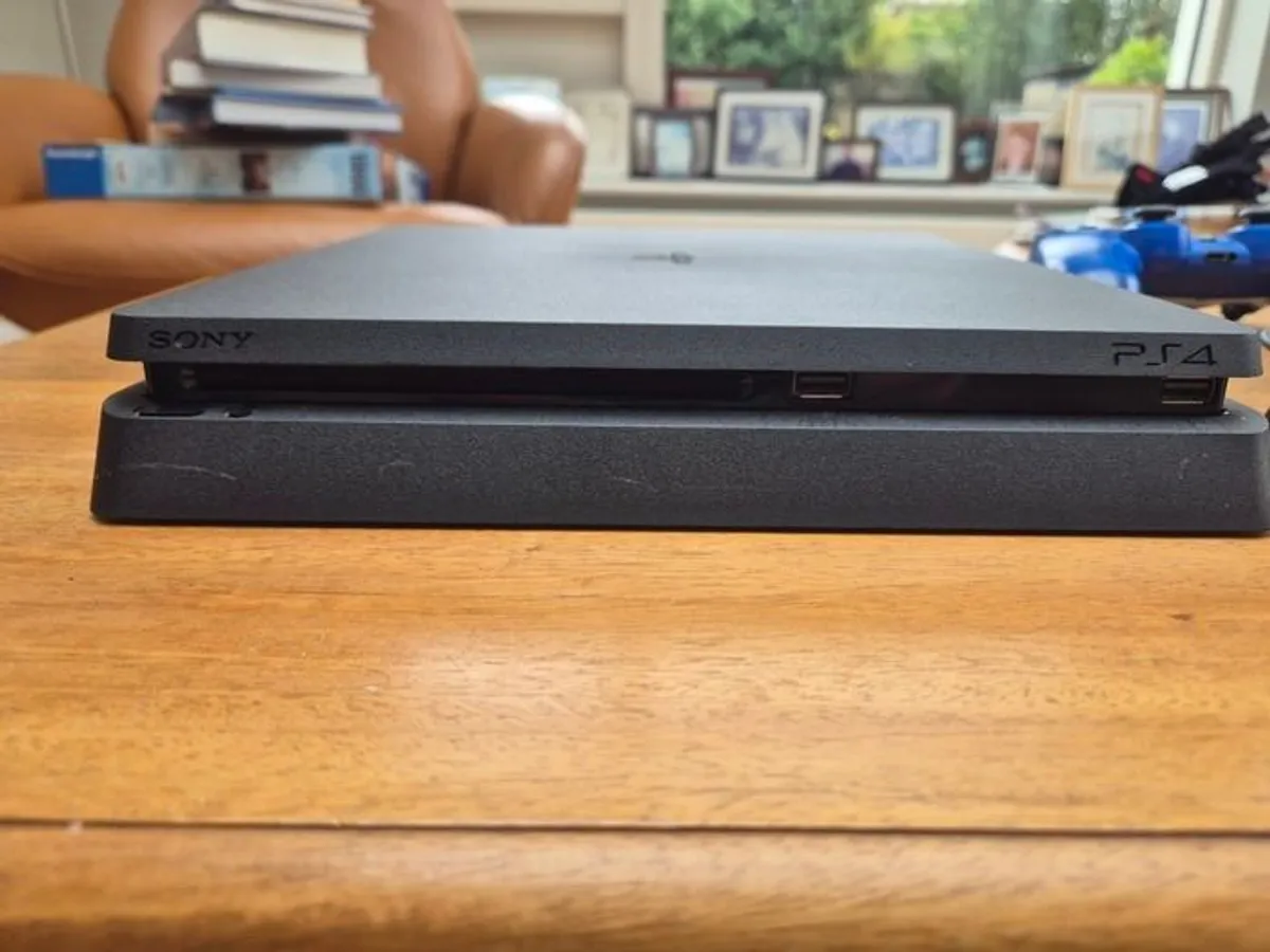 Playstation 4 - 500gb - Image 2