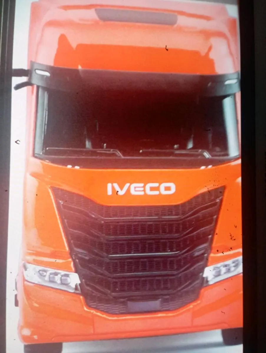 BbURAGO 1-43 SCALE 18- IVECO S-WAY 570  TRUCK. - Image 4