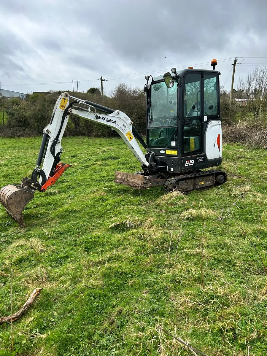 1.9T Digger Hire