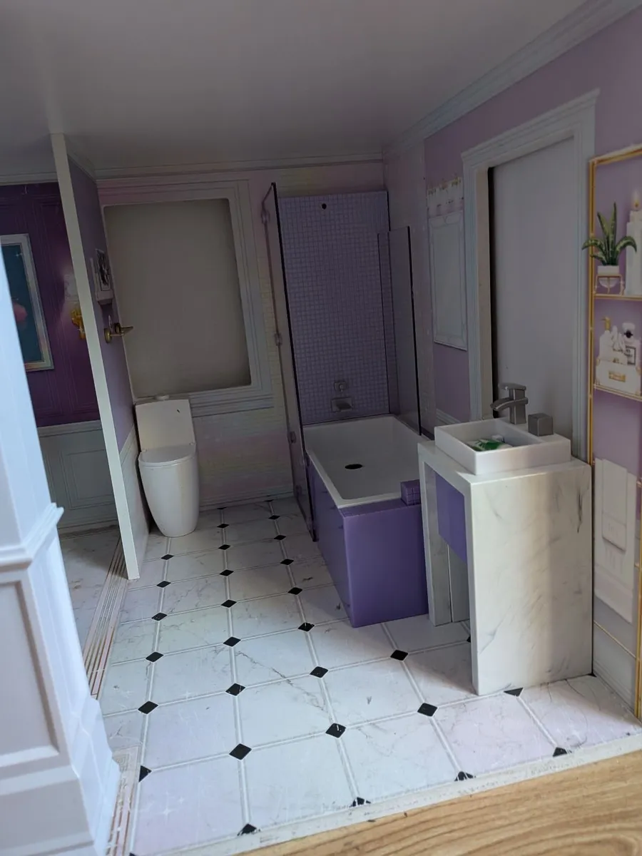 Rainbow high dolls house - Image 3