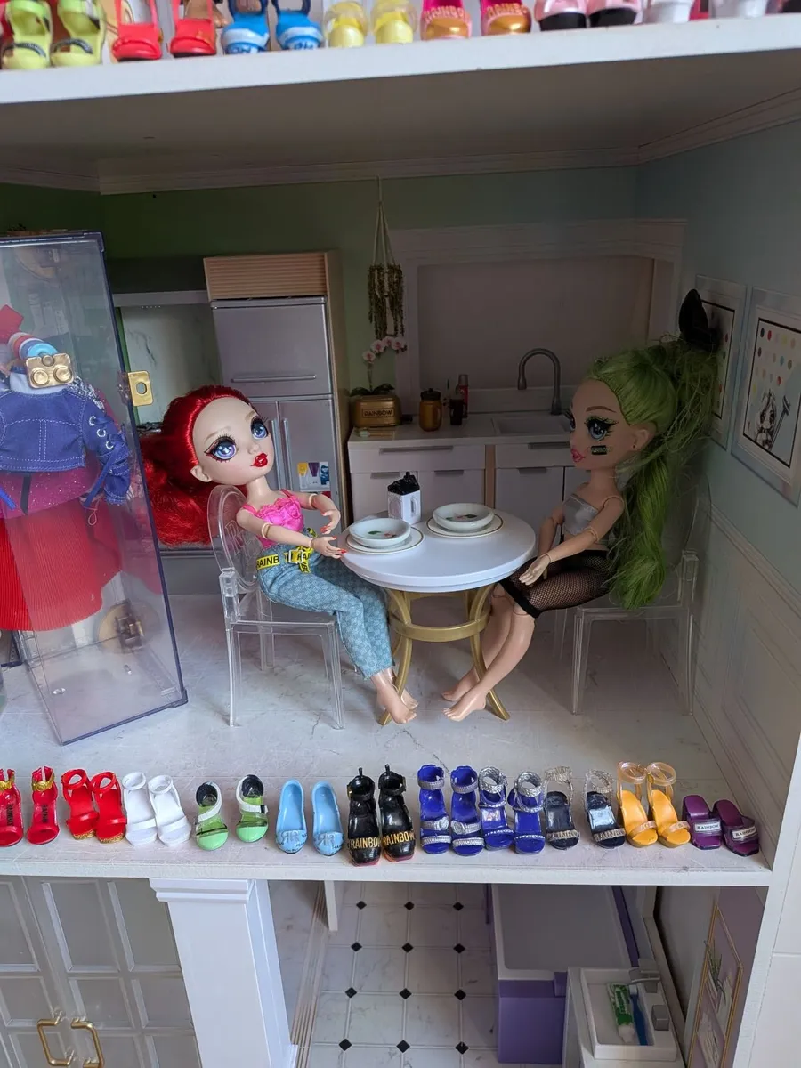 Rainbow high dolls house - Image 4