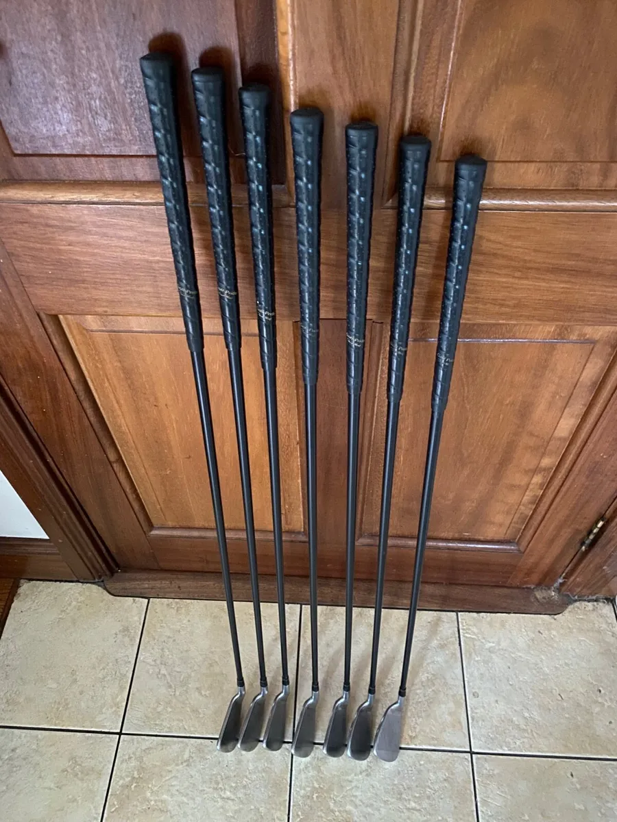 Titleist DCI Oversize Irons Graphite 3-9 iron Firm - Image 2