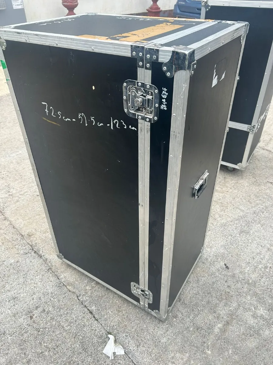 Large flight cases with wheels and handles - Image 3