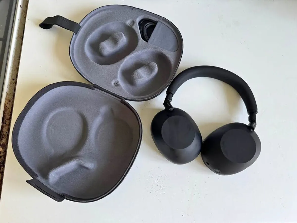 Sony WH1000 XM6 Headphones - Image 3