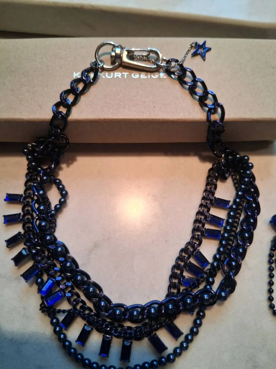 Necklace and earrings set - Image 1