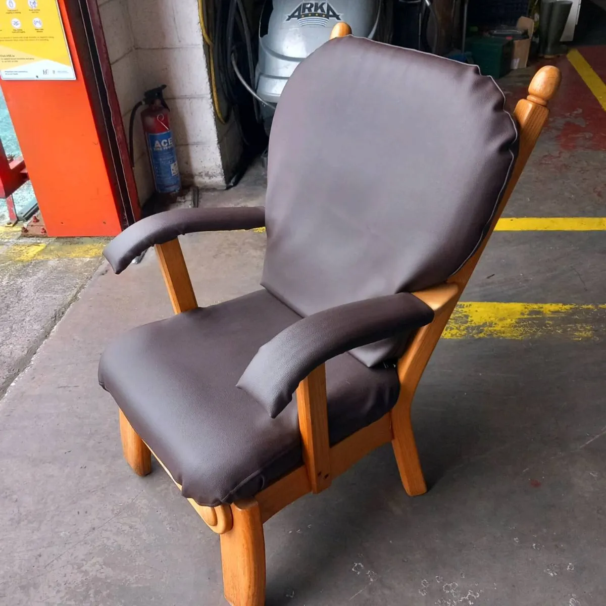 Lounge chair - Image 1
