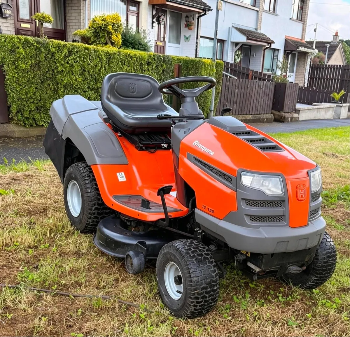 Husqvarna ride on lawnmower - Image 4