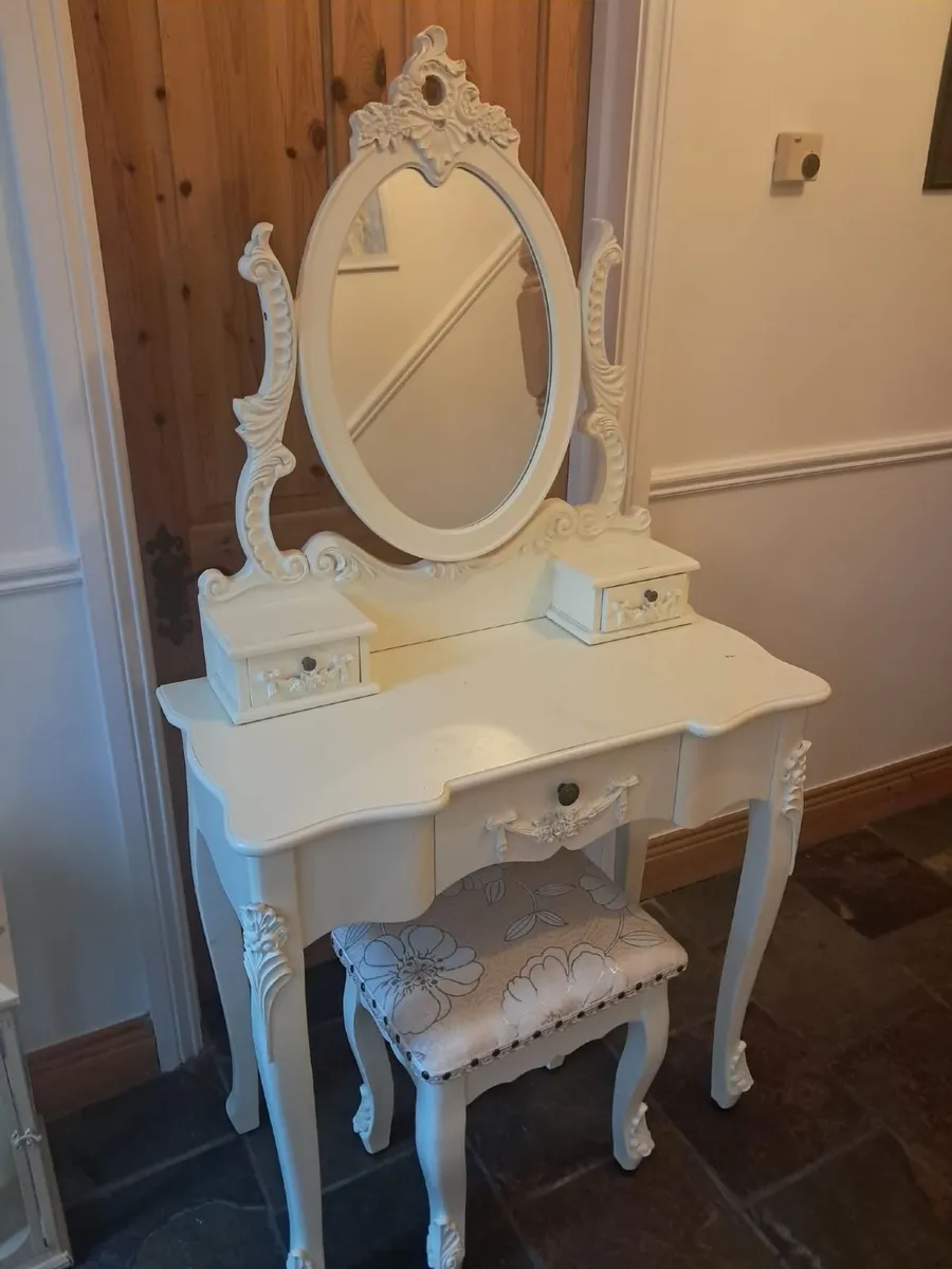 Dressing table with stool - Image 1
