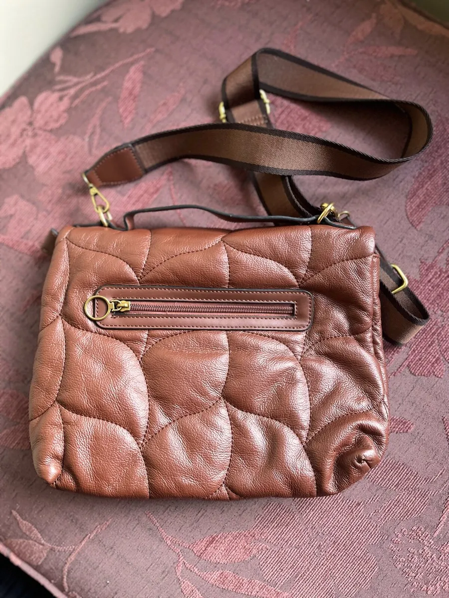 Brown quilted crossover Bag - Image 2