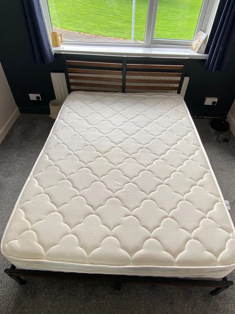 Double Bed: frame and mattress - Image 2