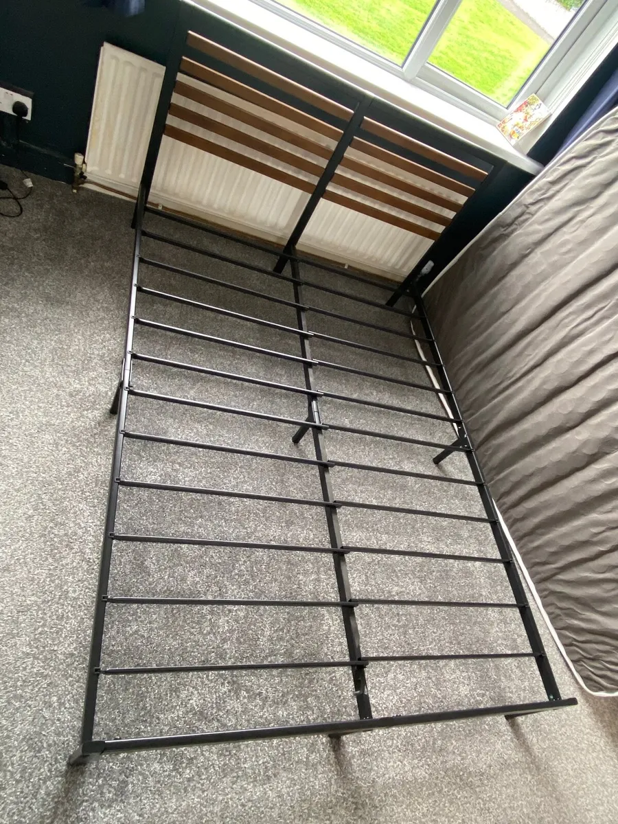 Double Bed: frame and mattress - Image 3