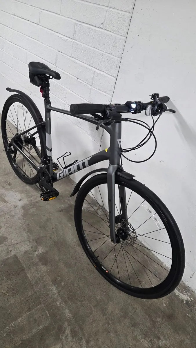 Giant Fastroad SL hybrid bike - Image 3